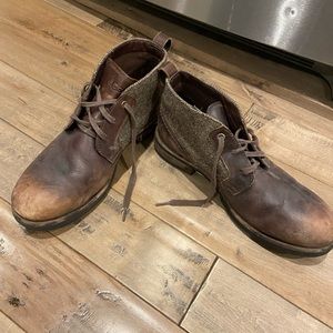 UGG LEATHER AND WOOL ANKLE BOOT